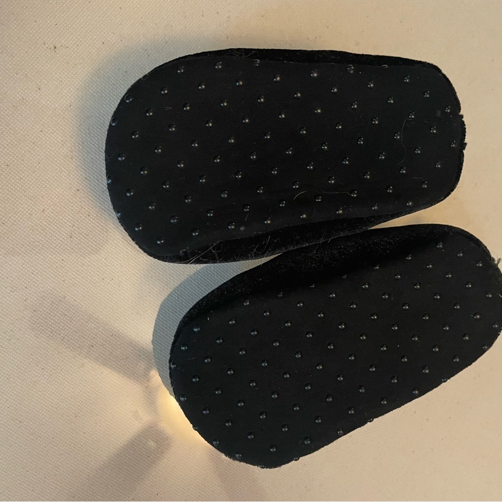 New Old Navy Black Cat baby Shoes 0-3mo - Picture 2 of 2
